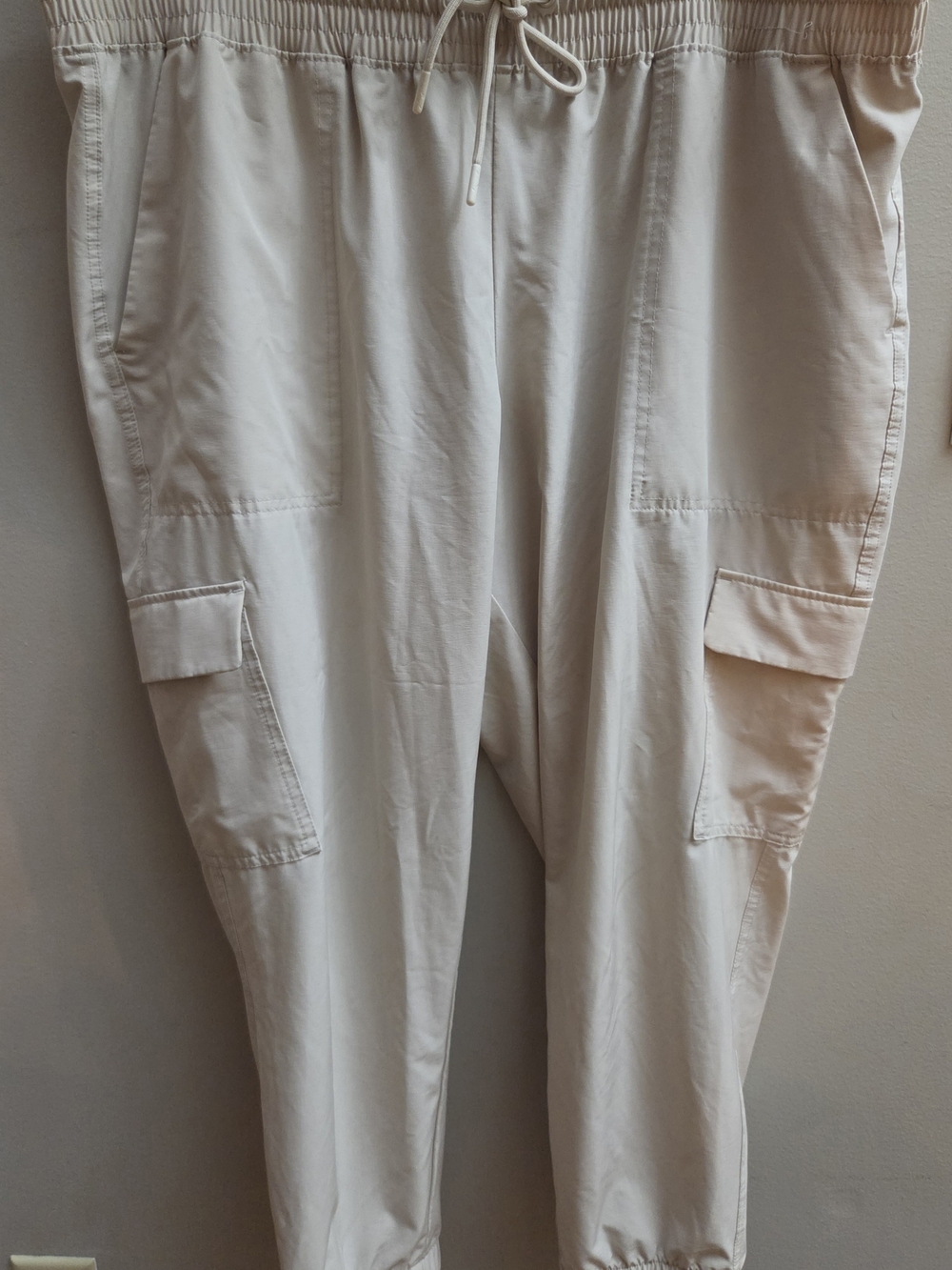 Old Navy Women's XL Stretchtech Cream Cargo Crop Ankle Joggers/Athletic Pants